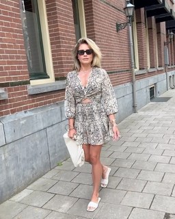 Nikkie Plessen feet photo thumbnail