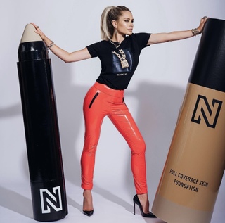 Nikkie Plessen feet photo thumbnail
