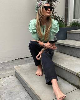 Nikkie Plessen feet photo thumbnail
