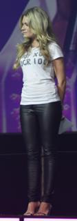 Nikkie Plessen feet photo thumbnail