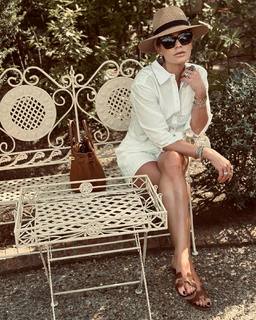 Nikkie Plessen feet photo thumbnail