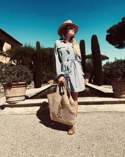 Nikkie Plessen feet photo thumbnail