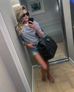 Nikkie Plessen feet photo thumbnail