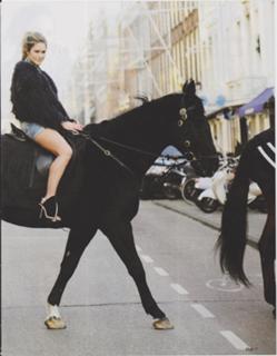 Nikkie Plessen feet photo thumbnail