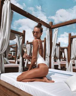 Nikol Svantnerová feet photo 10