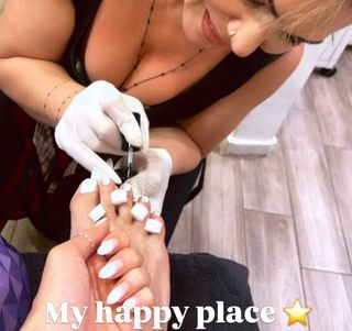 Nikoleta Karra feet photo 1