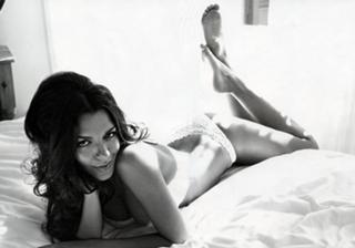 Nikoletta Ralli feet photo thumbnail