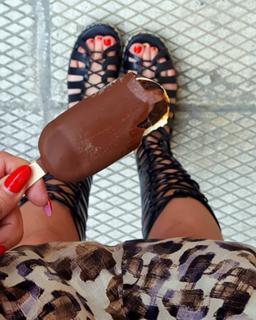 Nikoletta Ralli feet photo thumbnail