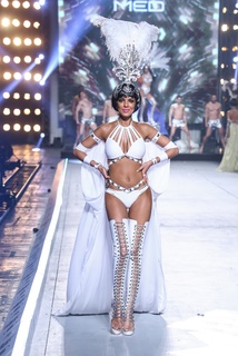 Nikoletta Ralli feet photo thumbnail