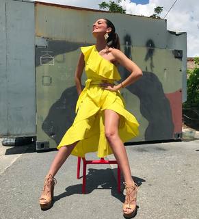 Nikoletta Ralli feet photo thumbnail