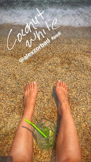 Nikoletta Ralli feet photo thumbnail