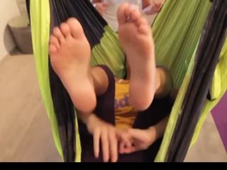 Nikoletta Ralli feet photo thumbnail