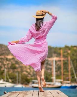 Nikoletta Ralli feet photo thumbnail