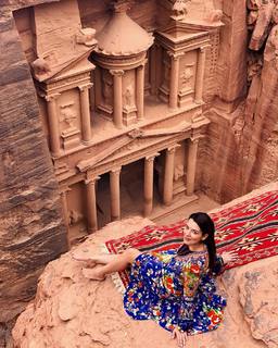 Nikoletta Ralli feet photo thumbnail