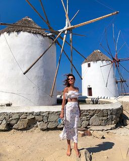 Nikoletta Ralli feet photo thumbnail