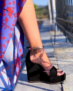 Nikoletta Ralli feet photo thumbnail