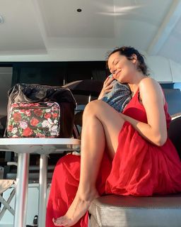 Nikoletta Ralli feet photo thumbnail