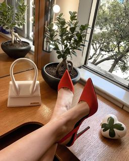 Nikoletta Ralli feet photo thumbnail