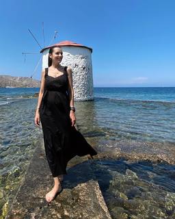 Nikoletta Ralli feet photo thumbnail