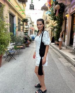 Nikoletta Ralli feet photo thumbnail