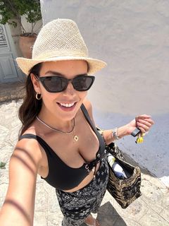 Nikoletta Ralli feet photo thumbnail