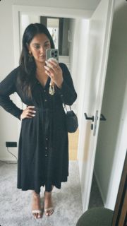 Nilam Farooq feet photo 1