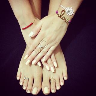 Nilay Cafer feet photo thumbnail