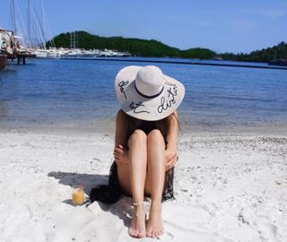 Nilay Cafer feet photo thumbnail