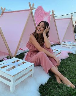 Nilay Cafer feet photo thumbnail