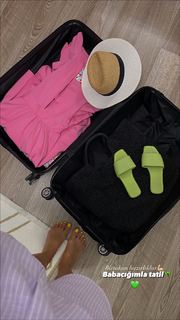 Nilay Cafer feet photo thumbnail