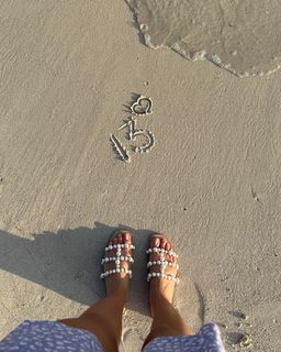 Nilay Cafer feet photo thumbnail