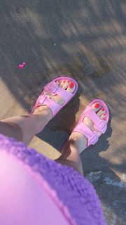 Nilay Cafer feet photo thumbnail