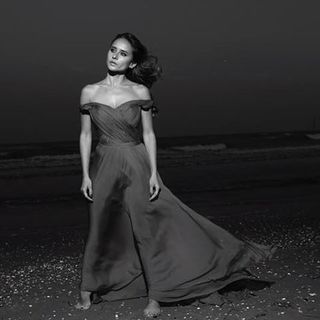 Nilli Karim feet photo thumbnail