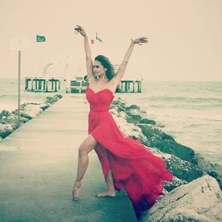 Nilli Karim feet photo thumbnail