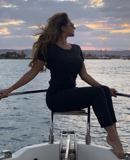 Nilli Karim feet photo thumbnail