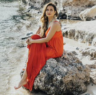 Nilli Karim feet photo thumbnail