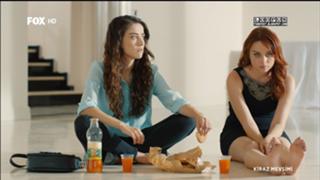 Nilperi Sahinkaya feet photo thumbnail