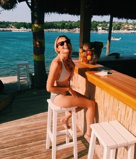 Nilperi Sahinkaya feet photo thumbnail