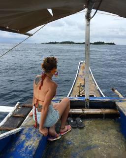 Nilperi Sahinkaya feet photo thumbnail