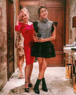 Nilperi Sahinkaya feet photo thumbnail