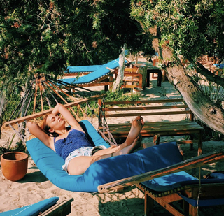 Nilperi Sahinkaya feet photo thumbnail