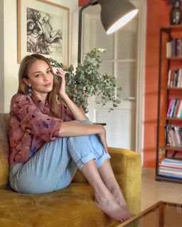 Nilperi Sahinkaya feet photo thumbnail