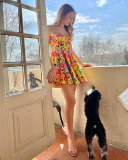 Nilperi Sahinkaya feet photo thumbnail