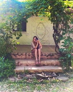 Nilperi Sahinkaya feet photo thumbnail