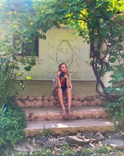 Nilperi Sahinkaya feet photo thumbnail