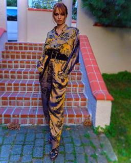 Nilperi Sahinkaya feet photo thumbnail