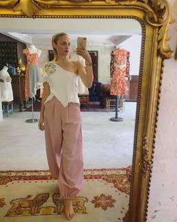 Nilperi Sahinkaya feet photo thumbnail