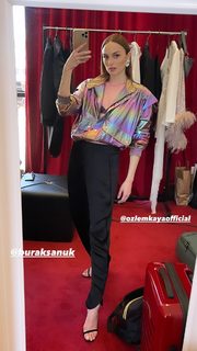 Nilperi Sahinkaya feet photo thumbnail