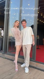 Nilperi Sahinkaya feet photo thumbnail