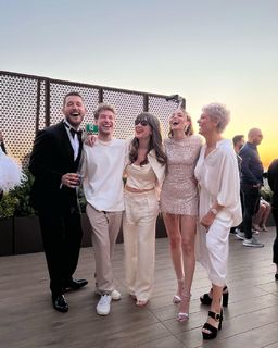 Nilperi Sahinkaya feet photo thumbnail